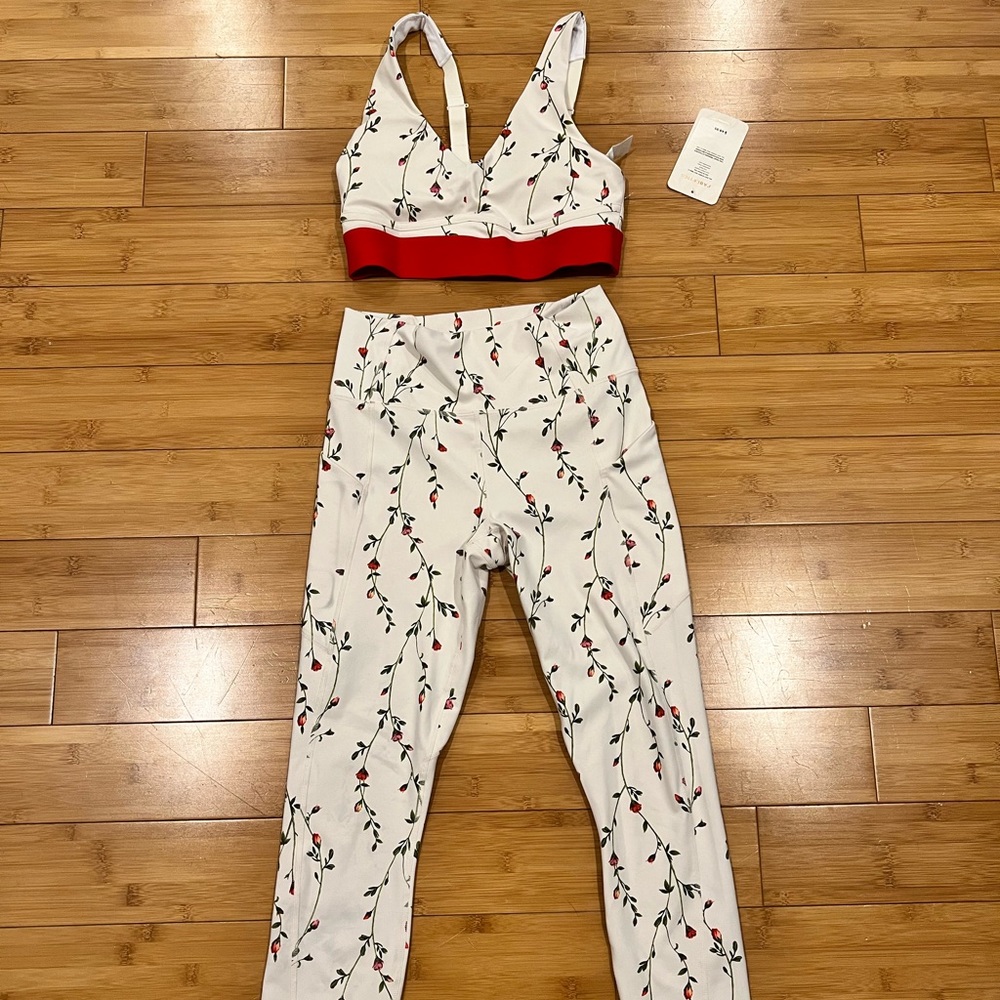 New Fabletics floral workout set! Sz small
